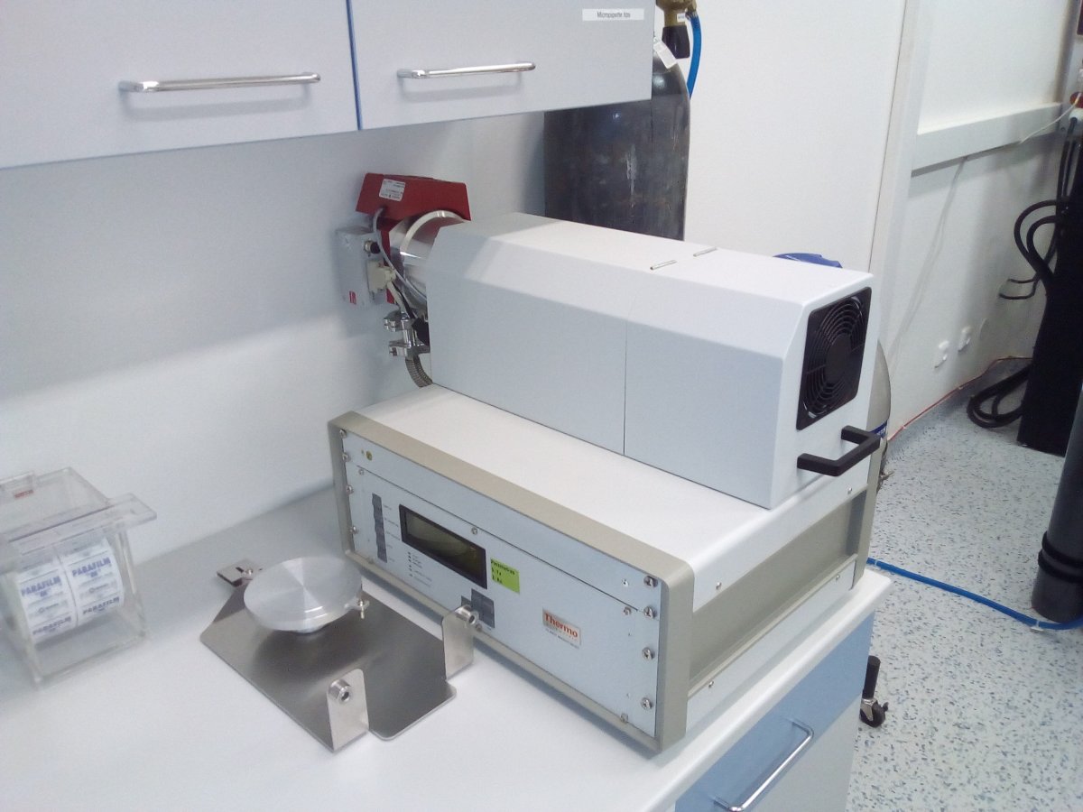Vacuum degassing unit for Re and Ta filament degassing using for Sr-Nd-Pb-U isotopic analyses