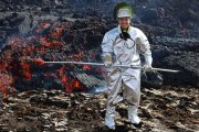 Vulkanolog studuje aktuální islandskou erupci