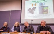 Přednášející účastníci panelu. Zleva: J. Rovenský (Greenpeace), K. Breiter (Geologický ústav AV ČR), J. Starý (Česká geologická služba), and P. Welser (Geomet  s.r.o.). Foto P. Lisý.